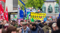 Cover des Wissensbausteines Rassimuskritische Perspektiven auf Bildungsmedien