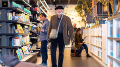 Dritter Ort: Stadtteilbibliothek Köln-Kalk Menschen an Bücherregalen