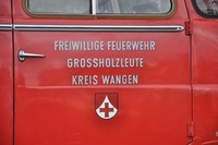 Das Bild zeigt die Tür eines Feuerwehrautos