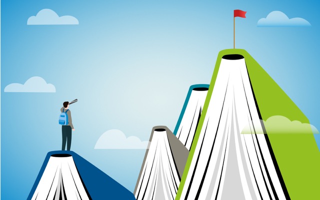 KI generiert: Das Bild zeigt eine Person mit einem Rucksack, die auf einem Berg aus Büchern steht und durch ein Fernrohr auf weitere Buchberge in der Ferne schaut. Auf einem der Buchberge weht eine rote Flagge, was ein Ziel oder einen erreichten Meilenstein symbolisieren könnte.