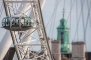 Das Bild zeigt das Riesenrad in London.