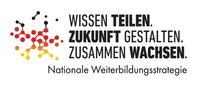 Das Bild zeigt das Logo der Nationalen Weiterbildungsstrategie. Der Slogan "Wissen teilen. Zukunft gestalten. Zusammen wachsen." steht nehmen einem stilisierten Netzwerk in den Deutschlandfarben Schwarz, Rot und Gold.